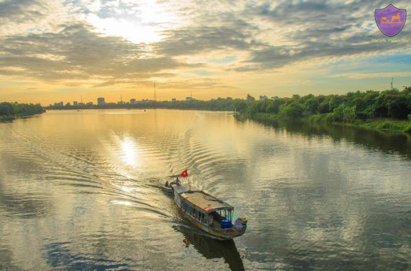 Hue City Group Tour- Deluxe Group Tour- Hoi- An Private Taxi