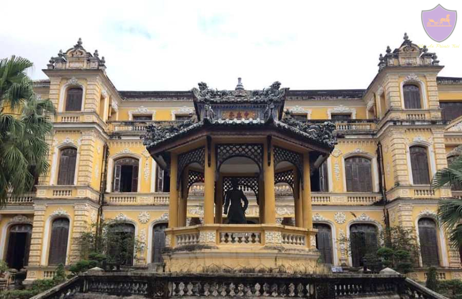 An Dinh Palace Hue- Hoi An Private Taxi