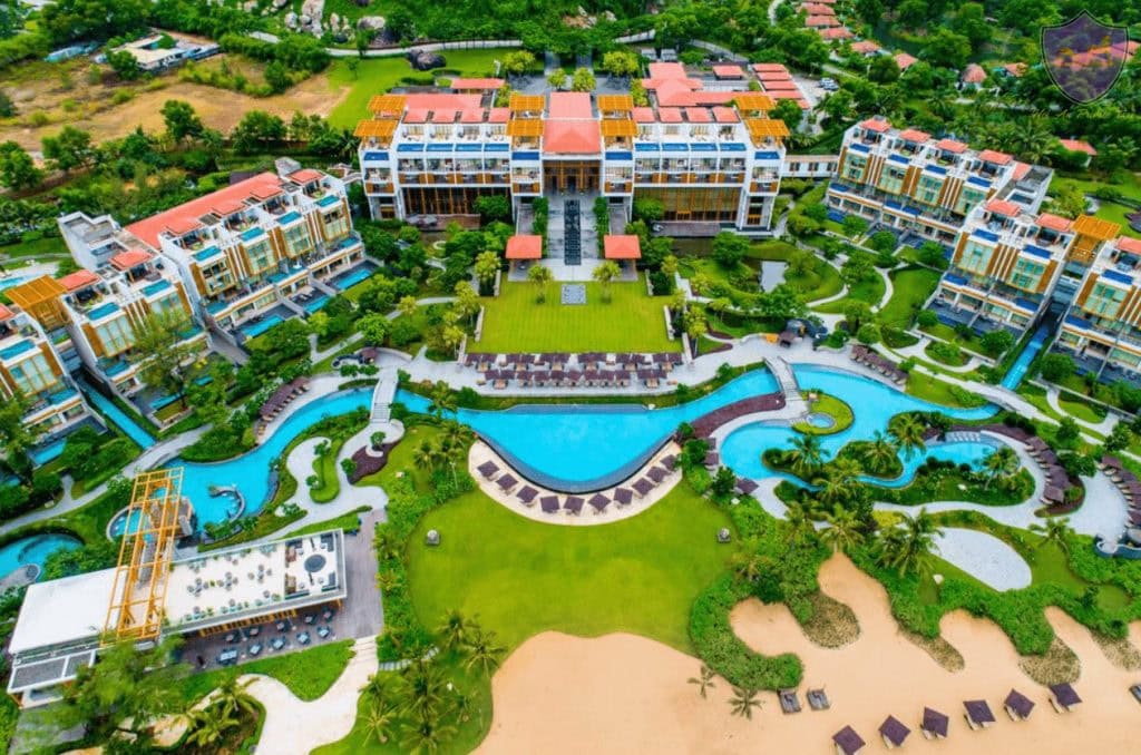 Danang airport to laguna lang co- Hoi an private taxi