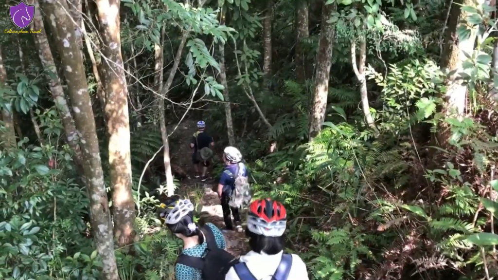 Trakking To Do Quyen Waterfall