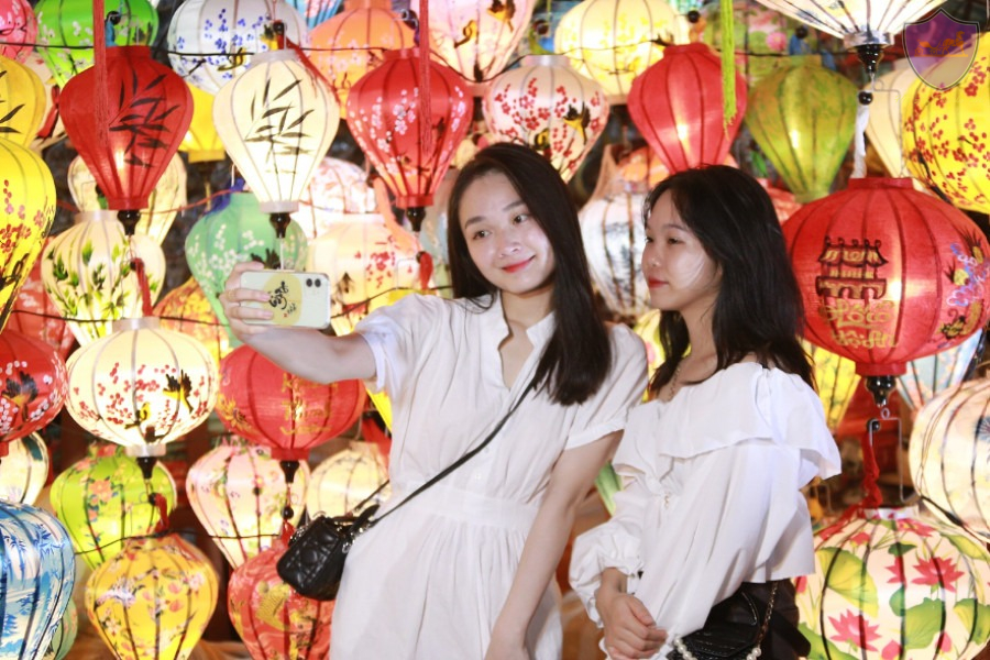 Hoi An Lantern Market - Culture Pham Travel