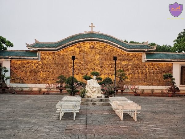 Hue To La Vang Holy Land By Private Car-Hoi An Private Taxi