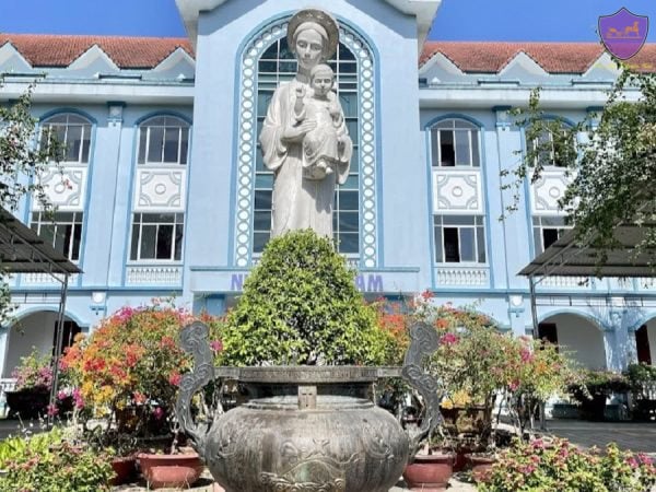 Hue To La Vang Holy Land By Private Car-Hoi An Private Taxi