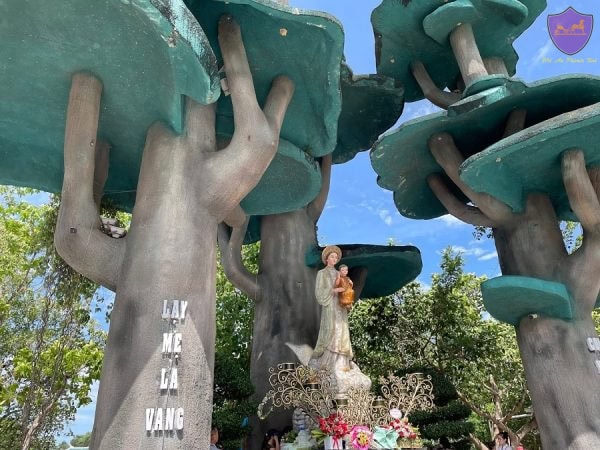 Hue To La Vang Holyland Private Car-Hoi An Private Taxi