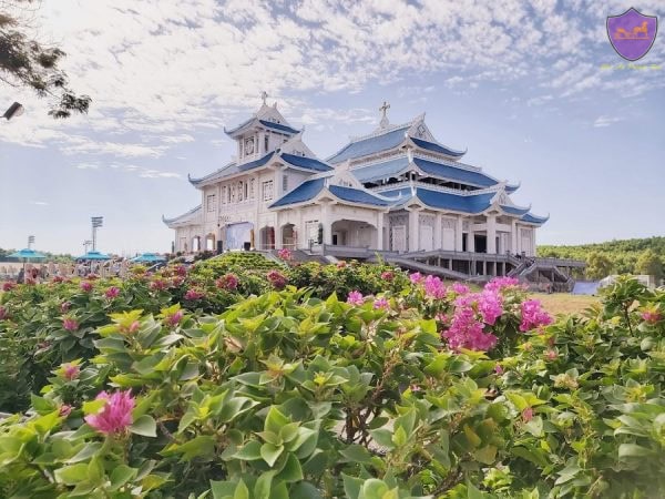 Hue To La Vang Holy Land By Car-Hoi An Private Taxi